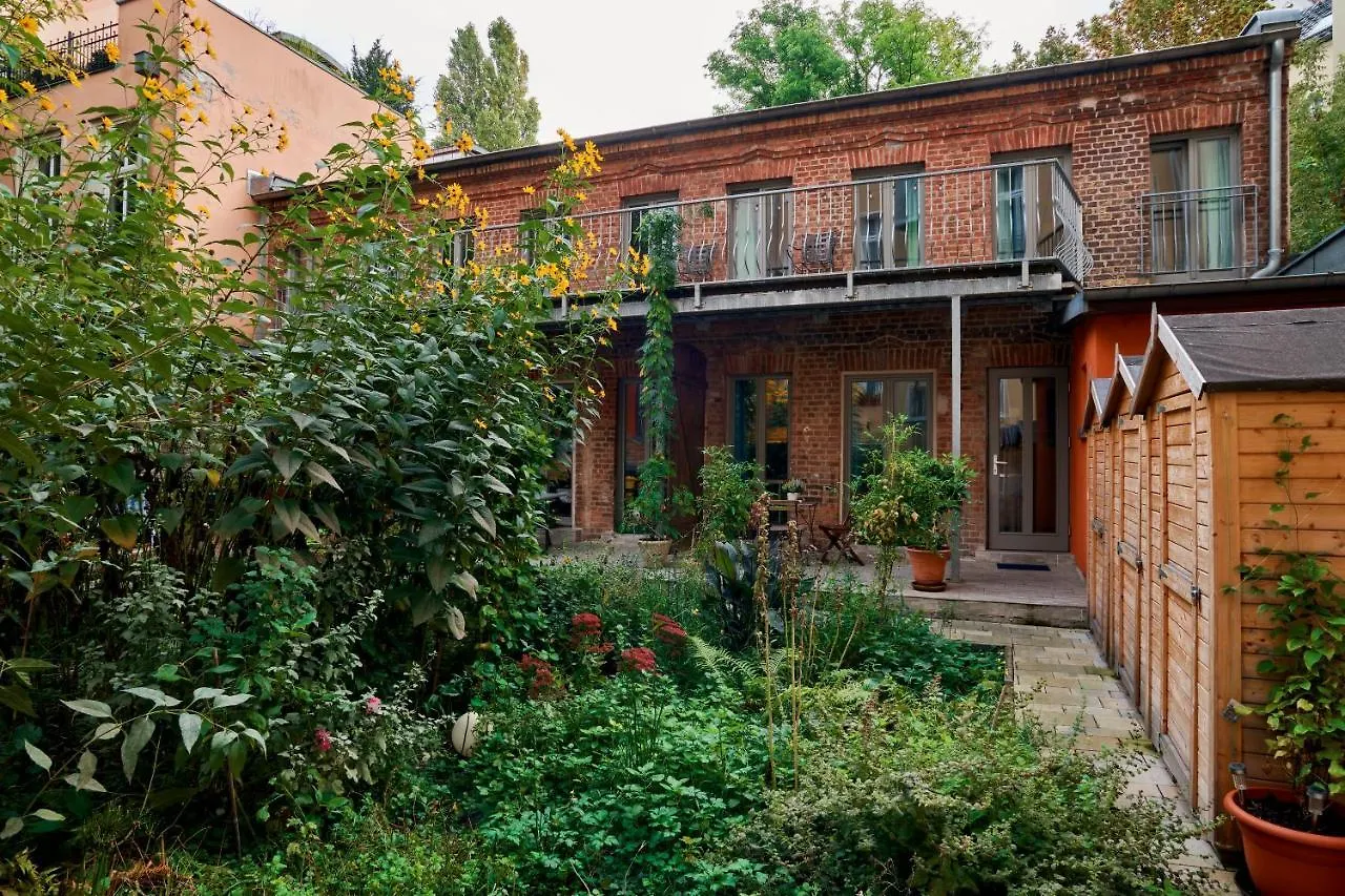 Beautiful Backyard Remise Apartment Berlin