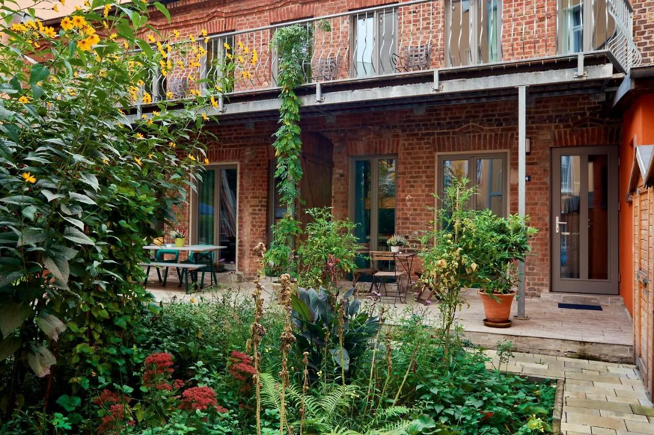 Beautiful Backyard Remise Apartment Berlin