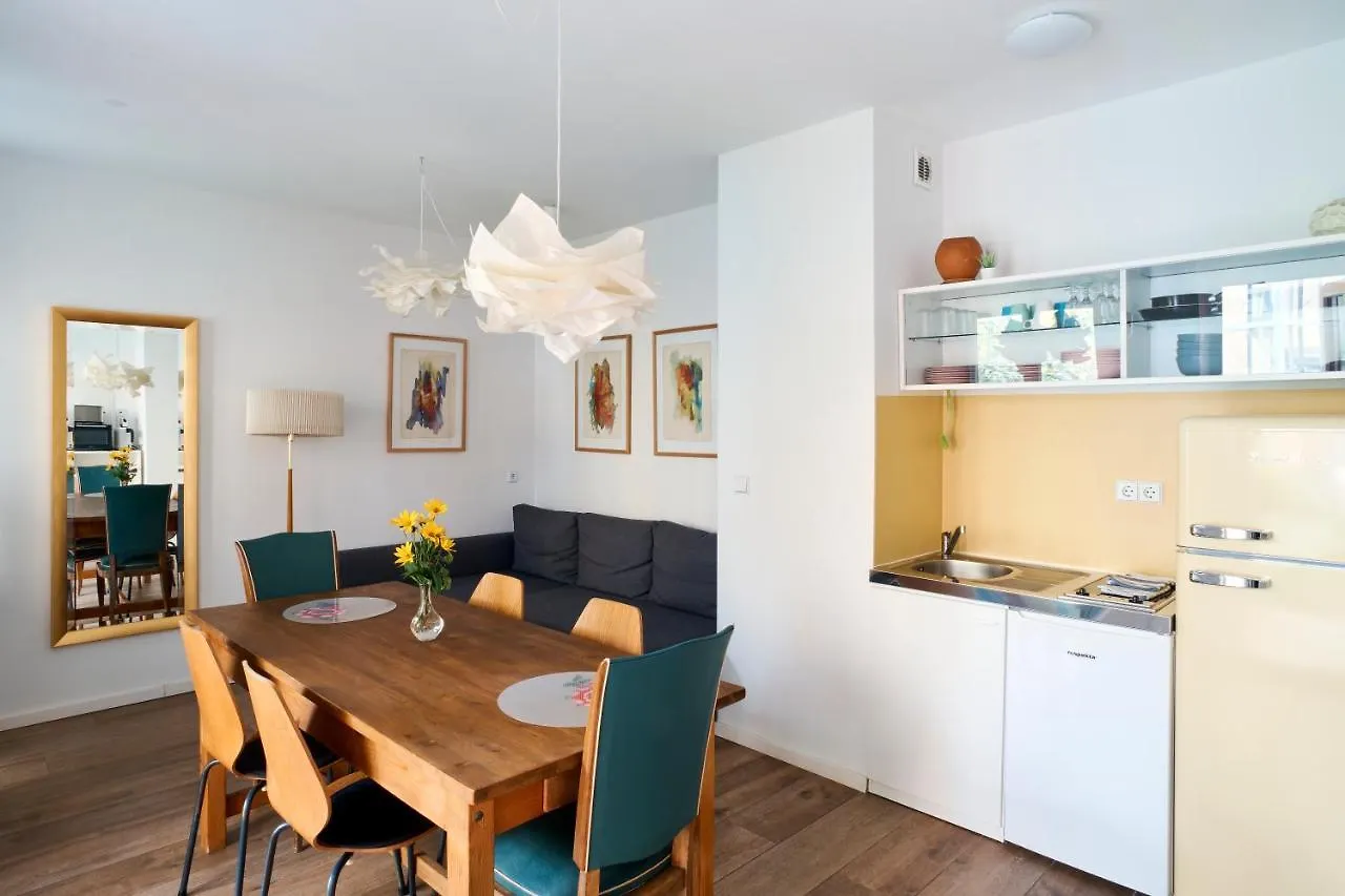 Beautiful Backyard Remise Apartment Berlin 0*,