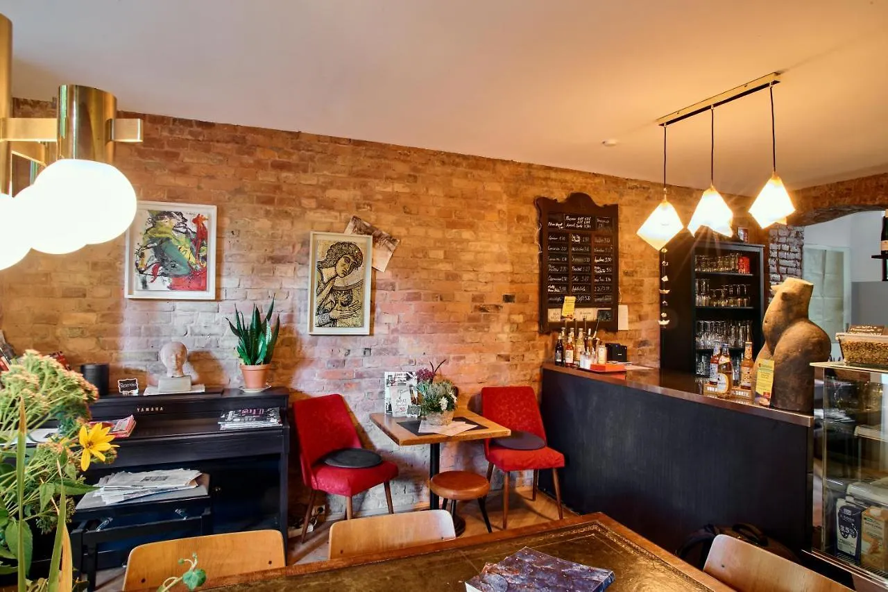 Beautiful Backyard Remise Apartment Berlin